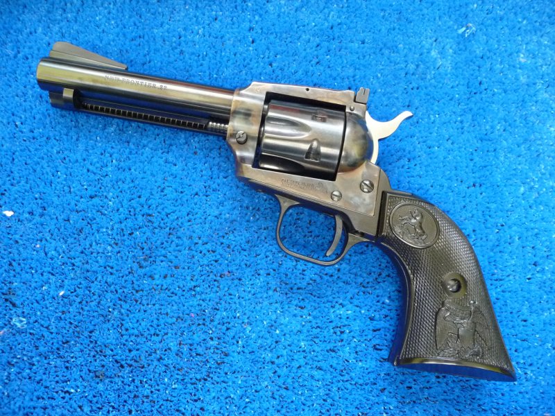 Revolver Colt SAA New Frontier 22 LR - Kliknutím na obrázek zavřete
