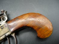 Křesadlová kapesní pistolka kolem roku 1800
