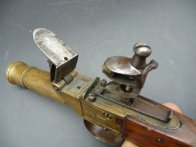 Křesadlová kapesní pistolka kolem roku 1800