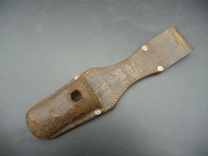 Německý závěsník na bodák hnědá kůže, rok 1940 - Kliknutím na obrázek zavřete