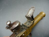 Křesadlová kapesní pistolka kolem roku 1800