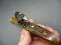 Křesadlová kapesní pistolka kolem roku 1800