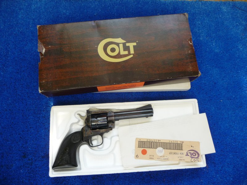 Revolver Colt SAA New Frontier 22 LR - Kliknutím na obrázek zavřete