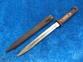 Německý bodák 84/98 s pilovou čepelí