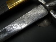 Lovecký tesák s oboustranně zdobenou barokní čepelí
