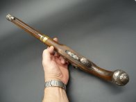Pistole s Ag kováním z pol.18.stol. od puškaře Vignat