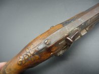 Pistole s Ag kováním z pol.18.stol. od puškaře Vignat