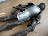 Pěkná replika renesanční zbroje