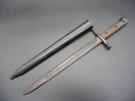 Italský bodák M91 se vzácnějším plechovým pouzdrem