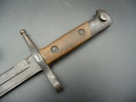 Italský bodák M91 se vzácnějším plechovým pouzdrem
