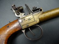 Křesadlová kapesní pistolka kolem roku 1800