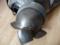 Pěkná replika renesanční zbroje