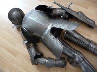 Pěkná replika renesanční zbroje