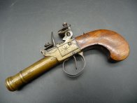 Křesadlová kapesní pistolka kolem roku 1800 Křesadlová kapesní pistolka kolem roku 1800