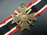 Originál německý bronzový záslužný kříž 1939 s meči.