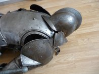 Pěkná replika renesanční zbroje